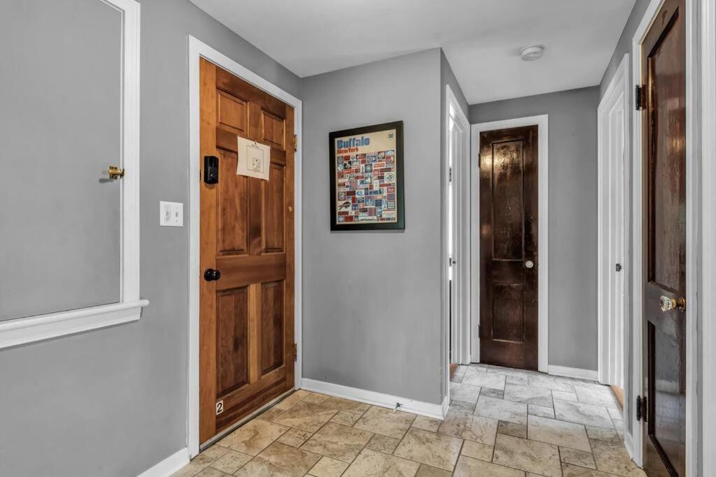 Gorgeous 2 Queen Bedroom Apartment In North Buffalo With 70 Inch Tv エクステリア 写真