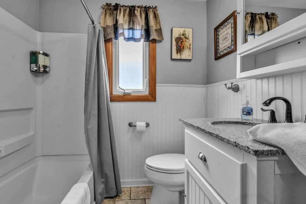 Gorgeous 2 Queen Bedroom Apartment In North Buffalo With 70 Inch Tv エクステリア 写真