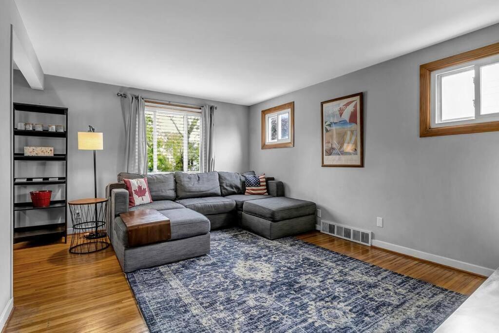 Gorgeous 2 Queen Bedroom Apartment In North Buffalo With 70 Inch Tv エクステリア 写真