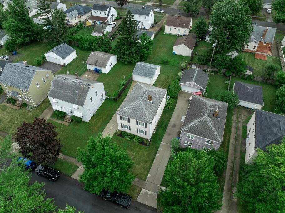 Gorgeous 2 Queen Bedroom Apartment In North Buffalo With 70 Inch Tv エクステリア 写真